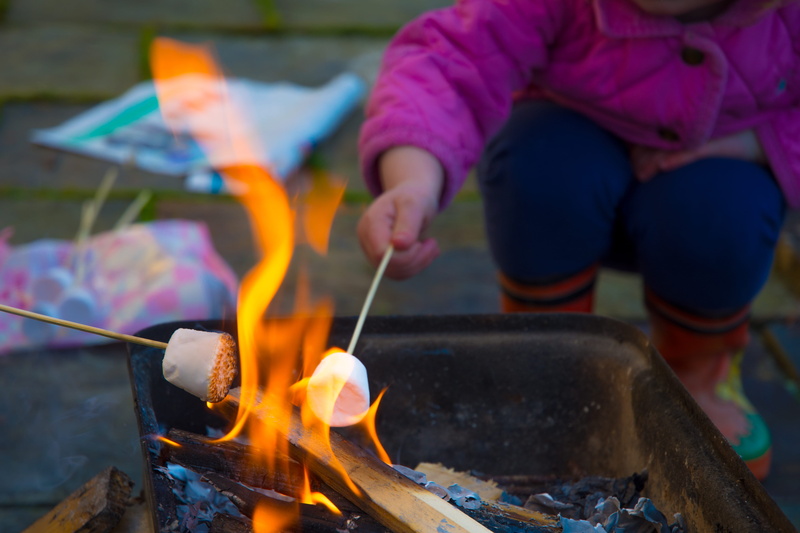 focus on foreground, fire - natural phenomenon, glowing, human hand, childhood, holding, burning, person, firre, bonfire, hot dog, marshmellows, flame