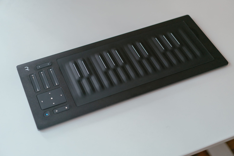 midi, black color, 4K, computer, canada, indoors, seaboard rise, portability, arts culture and entertainment, close-up, technology, studio shot, producer