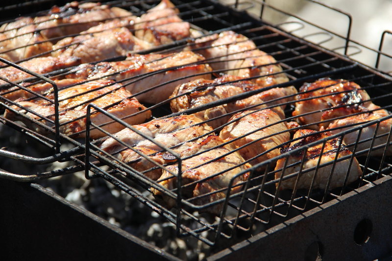 grilled, barbecue grill, day, focus on foreground, metal, no people, shish kebab, tasty, snack, grid, food and drink, 5K, preparing food, outdoors, mangal
