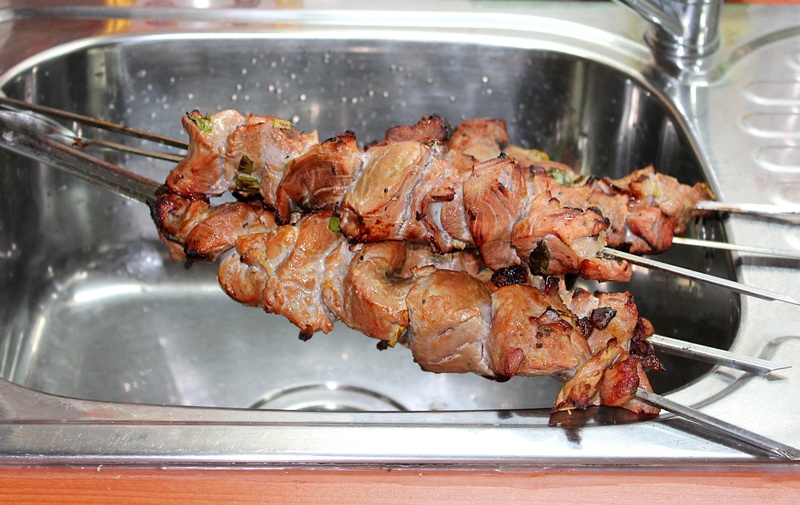 meat, chicken meat, tray, shish kebab, ready-to-eat, skewers, food, indoors, skewer, close-up, wellbeing, preparation, freshness, chicken, focus on foreground