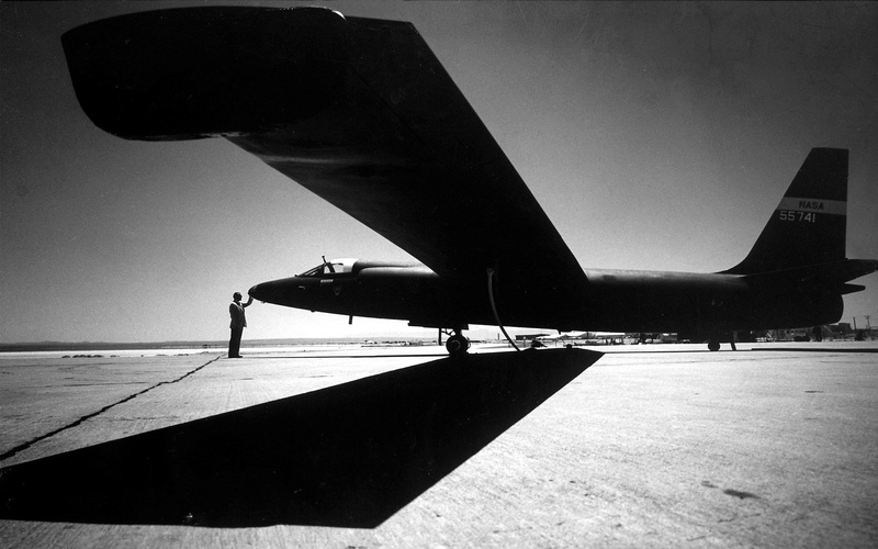 outdoors, travel, sky, propeller, built structure, sunlight, lockheed u 2, transportation, clear sky, airport, mode of transportation, airplane, day, no people
