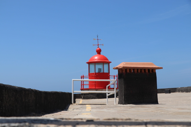 beach, portugal, nazaré, guidance, day, 5K, copy space, clear sky, built structure, red, outdoors, architecture, building, building exterior