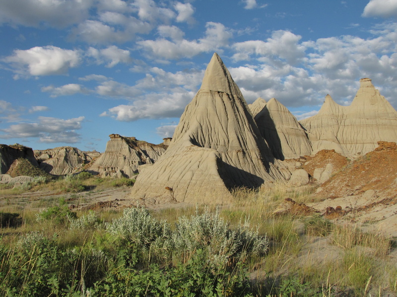 tranquility, nature, alberta, no people, dinosaur, weathered, mountain, environment, scenics - nature, sedimentary, climate, scenics, grass, sky, day, formation