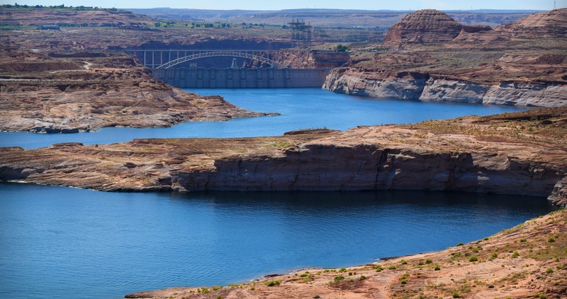 bridge - man made structure, outdoors, arch bridge, dam, day, lake powell, glen canyon, high angle view, nature, river, travel, water, no people, transportation