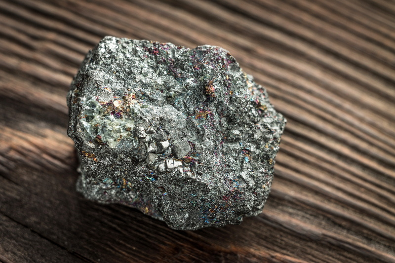 single object, rare, wood - material, metal industry, minerals, close-up, brilliant, mineralogy, luxury, pattern, collecting, metal, 4K, mineral, silver colored