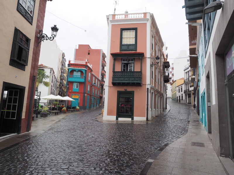 diminishing perspective, island, santa cruz de la palma, building exterior, street, residential district, alley, built structure, day, spain, street light