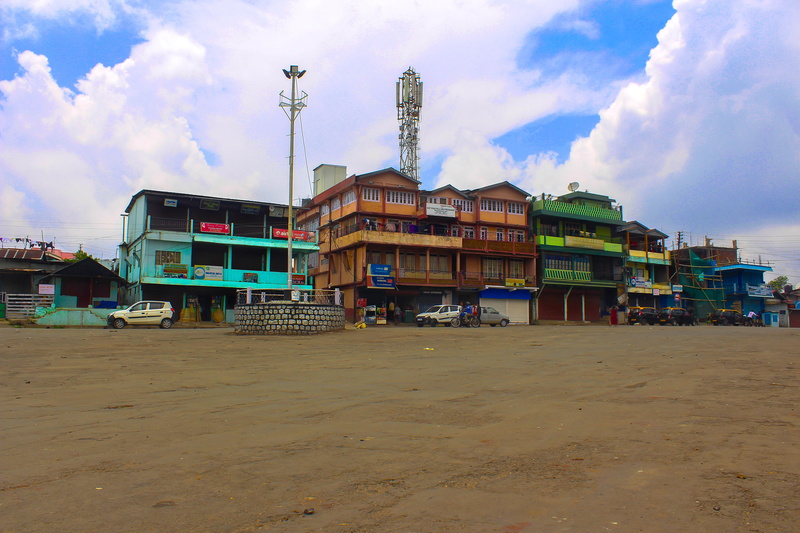 land, 5K, incidental people, sky, industry, tall - high, cloud - sky, architecture, sand, outdoors, shillong, stack, street, building exterior, residential district