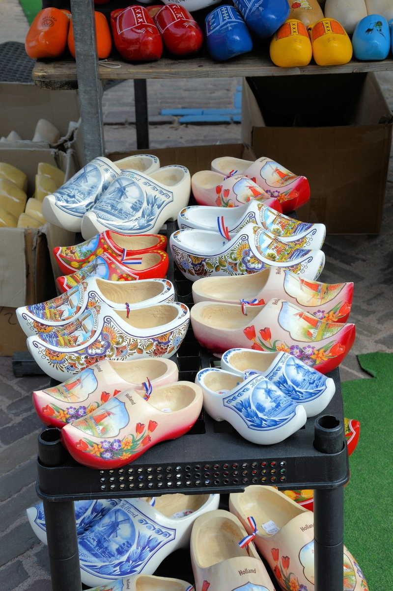 art and craft, collection, cup, souvenir, porcelain, large group of objects, cultural, dutch, day, arrangement, tourism, 1080P, retail display, painted