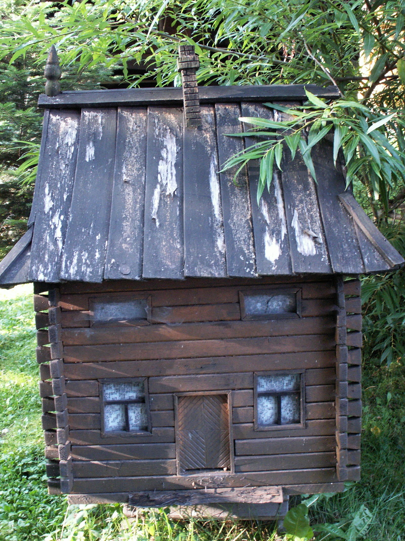 building, outdoors, 2K, beekeeping, wood, no people, house, weathered, honey, field, green color, growth, birdhouse, pasieka, wood - material, building exterior