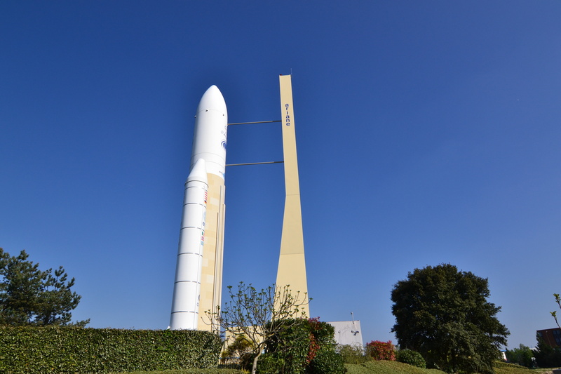 nature, plant, rocket, industry, 4K, copy space, blue, toulouse, white, sunlight, architecture, day, factory, esa, clear sky, space city, outdoors, no people