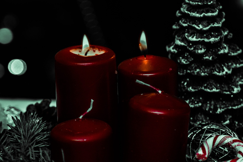 red, no people, table, dezember, wax, germany, focus on foreground, food and drink, candle, candles, fire, decoration, zweite advent, christmas, christmas decoration