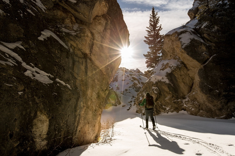 mountain, active, people, mountain range, trail, men, snow, outdoors, adventure, hoodoos, sun, skiing, fun, rocks, exercise, lifestyles, recreation, real people