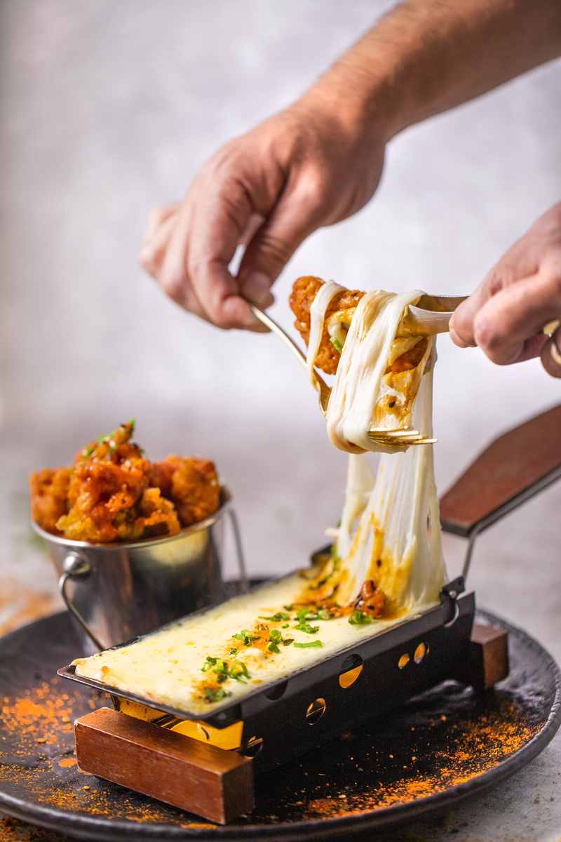 confectionery, meal, healthy eating, freshness, seasoning, chef, pasta, bread, human body part, eating, supper, indoors, human hand, making, 5K, dinner