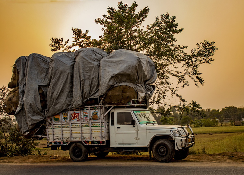 4K, one person, Golden Hour, sky, car, stationary, transportation, land vehicle, service, pick-up truck, shipment, shipping, evening, golden, India, indian roads