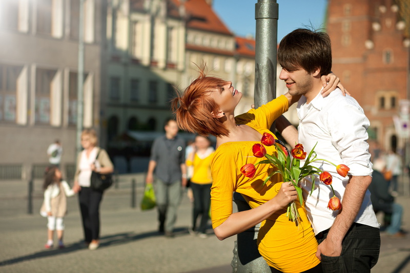 architecture, the city, mother, adult, city, people, girls, young Adult, scoop, street, emotion, positive, red, 8K, men, guy, yellow, fun, outdoors, son