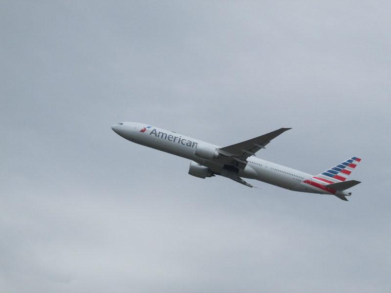 mid-air, air Vehicle, heathrow, plane spotting, american airlines, take off, motion, flying, single object, airplane, copy space, cloud - sky, low angle view