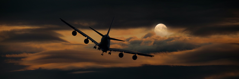 Liner, Flight, The moon, A passenger plane, Clouds, The sky, Arrival, 5K, Airliner, Boeing 747, The plane, Night, Landing, The full moon
