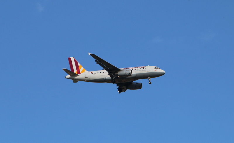 air force, mode of transportation, Landing, mid-air, a319, sunny, blue, lufthansa, Fly, german wings, clear sky, transportation, copy space, chassis, plane