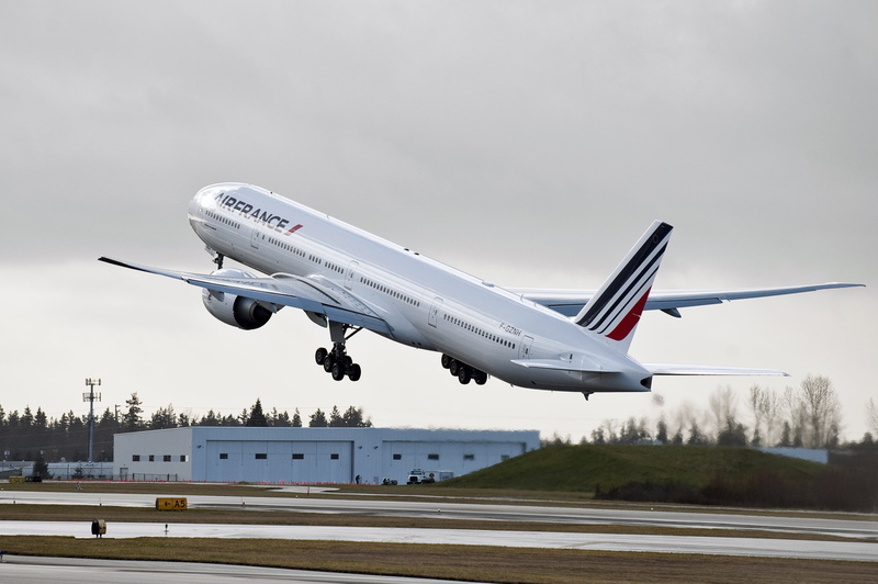 Sky, band, 2K, Wings, The sky, Flight, The Rise, Chassis, Takeoff, Airliner, Airplane, Boeing, Airport, 777, Weather, Strip, The plane, AirFrance, Passenger