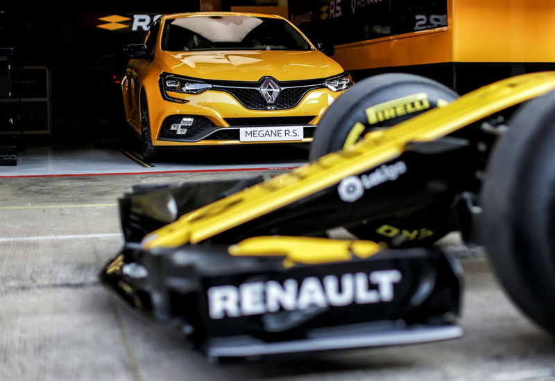 yellow, car, renault, toy car, toy, transportation, mode of transportation, racecar, taxi, street, selective focus, motor vehicle, day, communication, megane