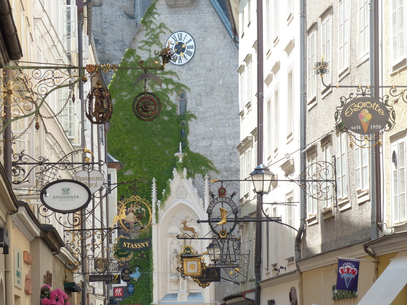 nature, built structure, low angle view, clock, outdoors, day, electric lamp, time, potted plant, building, Salzburg, Getreidegasse, 4K, lighting equipment