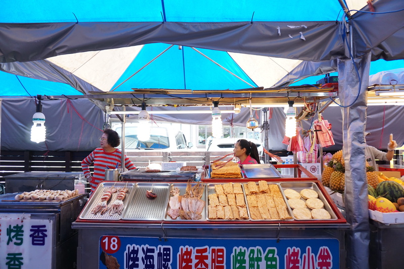 women, occupation, buying, asian, day, sale, real people, local, incidental people, food and drink, retail display, adult, taiwan, small business, group of people