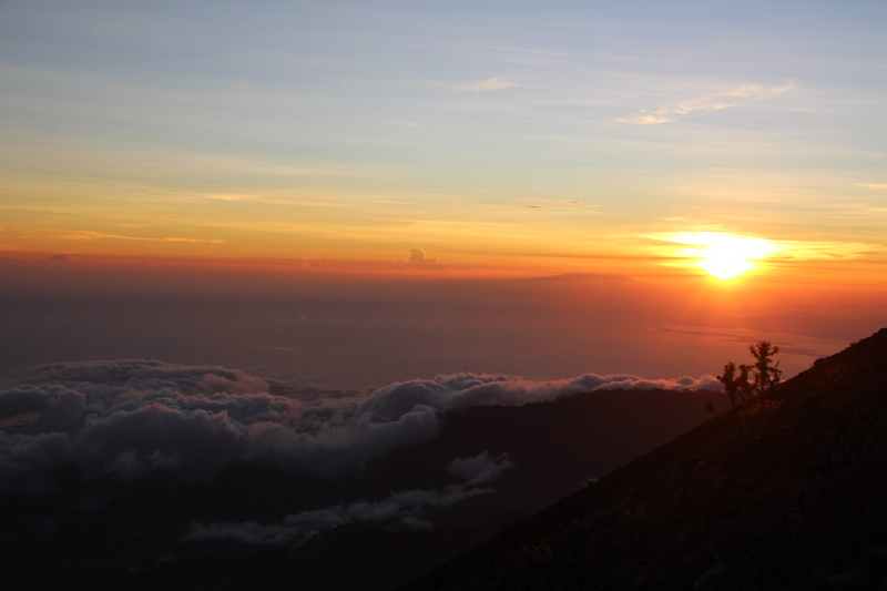 sunset, outdoors, beauty in nature, non-urban scene, real people, tranquil scene, environment, cloud - sky, nature, sunrise, orange color, people, mount rinjani