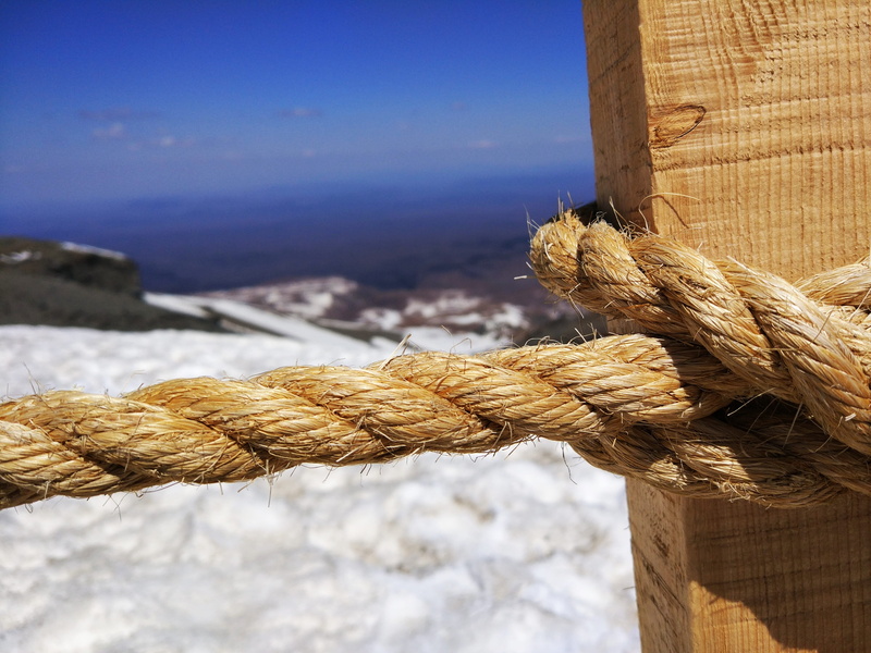 no people, sea, outdoors, tied up, transportation, Changbai Mountain, Rope, nautical vessel, twisted, sailboat, wood - material, focus on foreground, sunlight