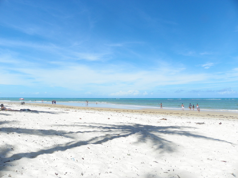 horizon, group of people, scenics - nature, land, sea, sunlight, outdoors, blue, tranquility, beauty in nature, paraíso, water, bahia, paradise, sand, tropical