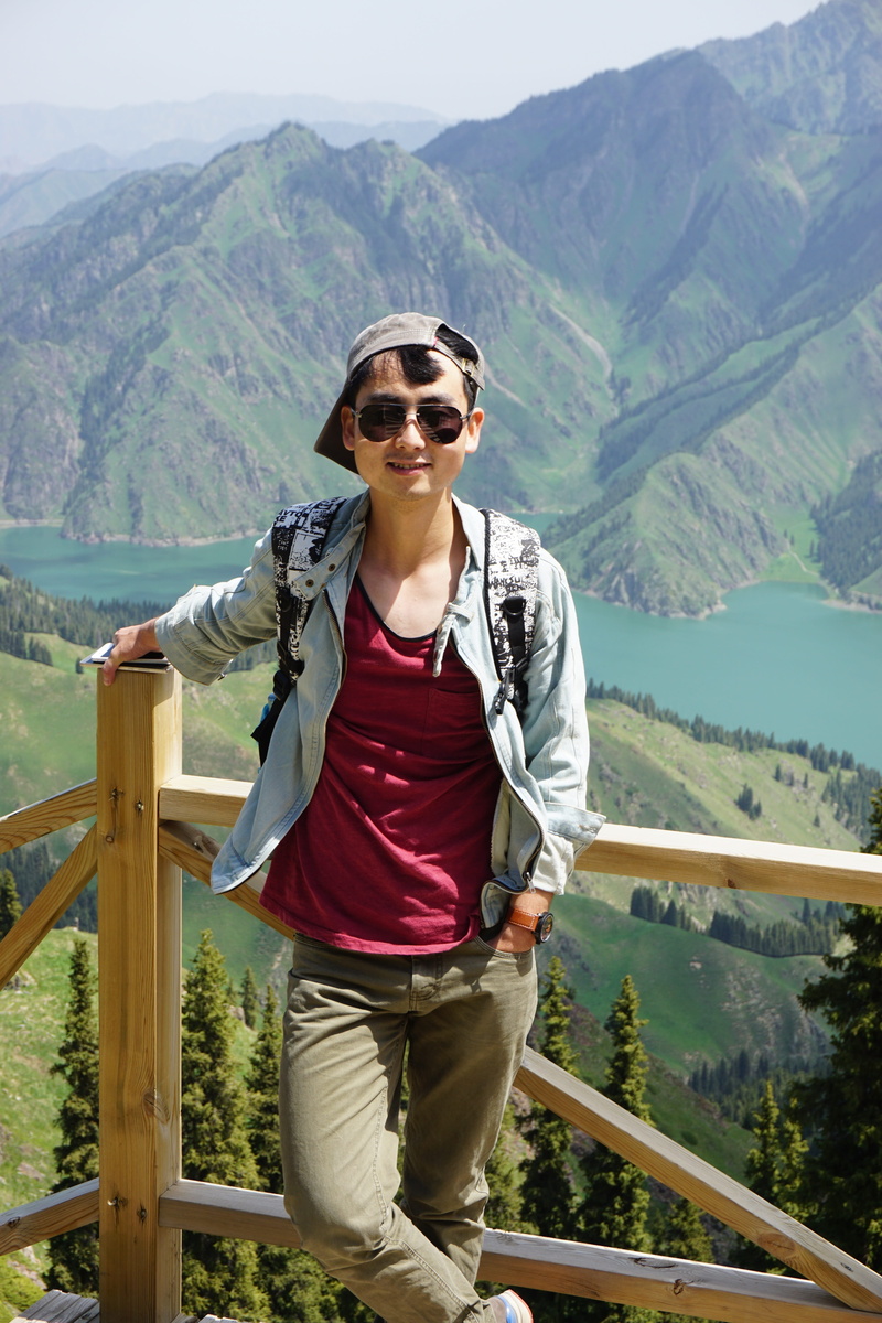 front view, three quarter length, beauty in nature, china, casual clothing, tianchi, real people, lifestyles, plant, smiling, 5K, outdoors, looking at camera