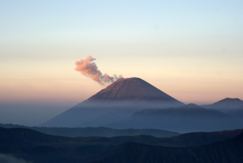 mountain, tranquil scene, non-urban scene, Cloud, erupting, smoke - physical structure, scenics - nature, smog, cloud - sky, Volcano, outdoors, 4K, mountain peak
