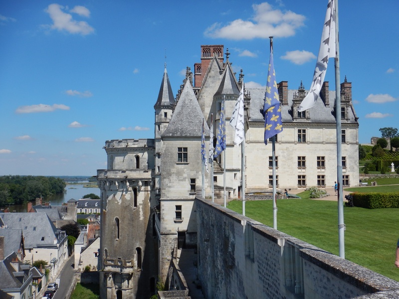 outdoors, building, 4K, belief, cloud - sky, day, royal château of amboise, the past, building exterior, nature, residential district, religion, place of worship