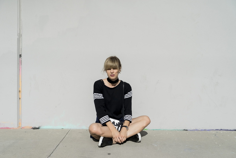 lifestyles, Lisa Dengler, black color, women, front view, boys, young men, wall - building feature, leisure activity, portrait, child, young women, casual clothing