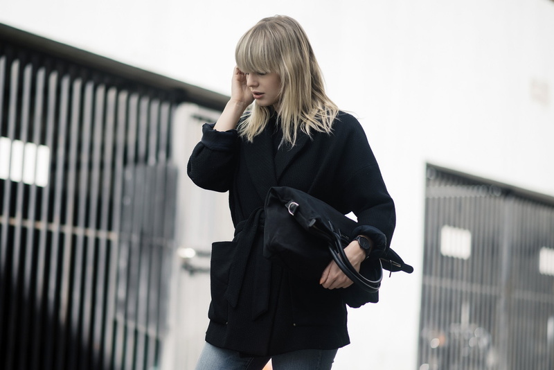 wireless technology, 1080P, hair, one person, technology, black coat, standing, leather, black color, real people, women, communication, three quarter length