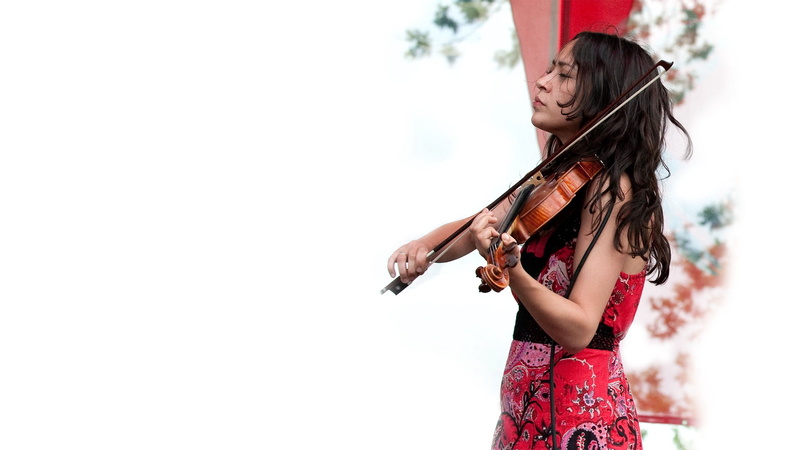 caucasian Ethnicity, beautiful, young Adult, females, hair, beautiful woman, play, string instrument, cheerful, performance, standing, offspring, classical Music