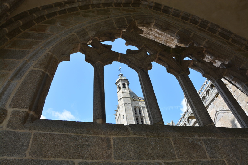 architecture, no people, ruined, sunlight, heritage, outdoors, the past, arch, tourist town, bell tower cathedral, travel, building exterior, low angle view