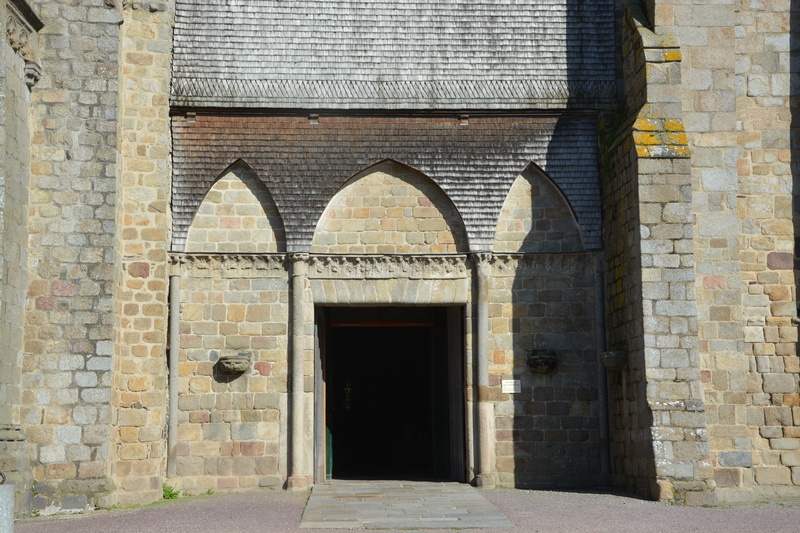 no people, entrance, door, portal cathedral, architecture, dol bretagne, heritage, built structure, brick, day, old, ancient sculptures, tourist town, building