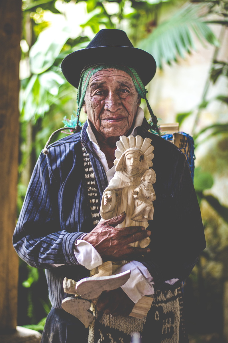 lifestyles, man, mayan, adult, focus on foreground, front view, three quarter length, wood carving, senior adult, senior men, portrait, day, looking at camera