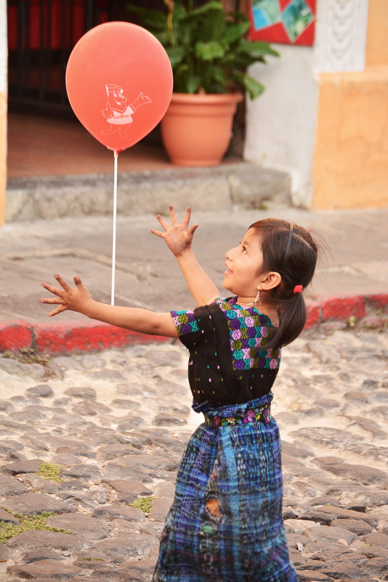 antigua guatemala, human arm, lifestyles, casual clothing, child, playing, one person, innocence, balloon, holding, real people, leisure activity, three quarter length