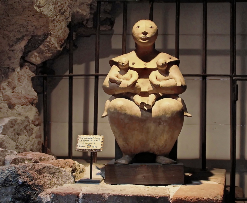 indoors, antigua, wall - building feature, twins, no people, sculpture, discomfort, face, architecture, human representation, statue, religion, spirituality