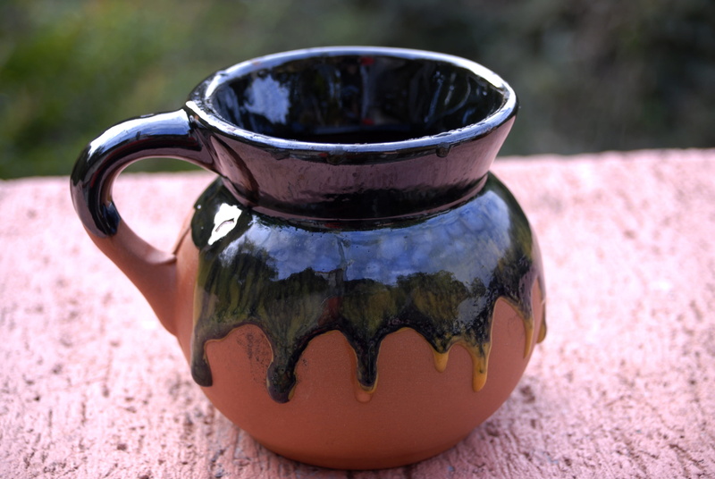 sunlight, craft, outdoors, refreshment, single object, food and drink, gro, wood - material, huitzapula, container, focus on foreground, drink, tea cup