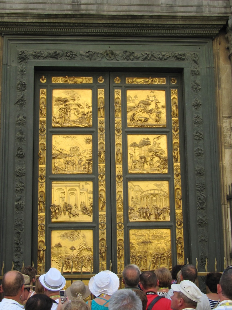 day, built structure, group, lifestyles, paradise, building exterior, crowd, leisure activity, belief, women, florence, religion, group of people, building