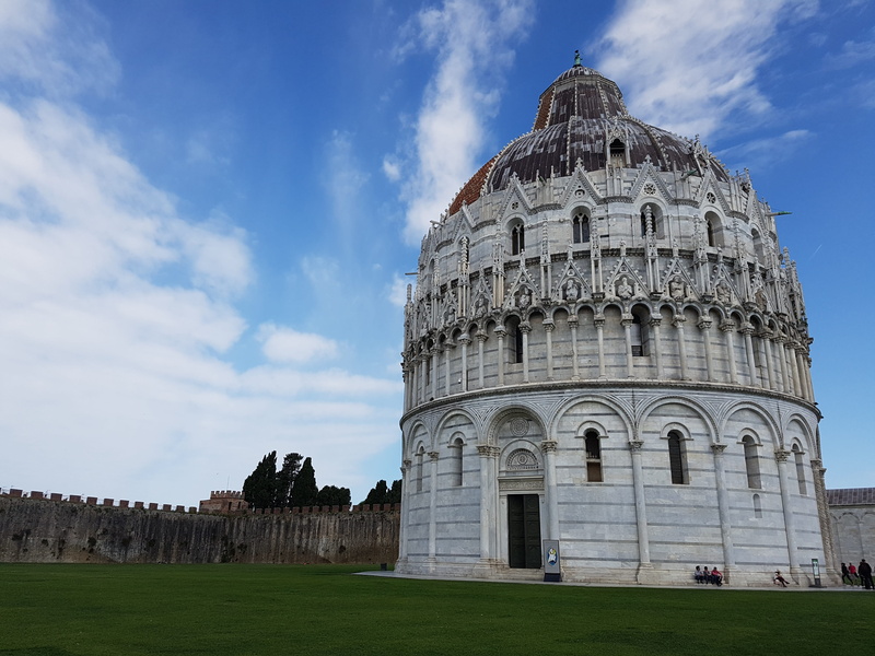 low angle view, building, Tuscany, imposing, Pisa, travel destinations, arch, architecture, city, day, built structure, outdoors, nature, tourism, landmark
