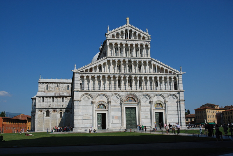 famous Place, travel, incidental people, church, the curve, government, holiday, building exterior, italy, landscape, outdoors, group of people, tour, italia