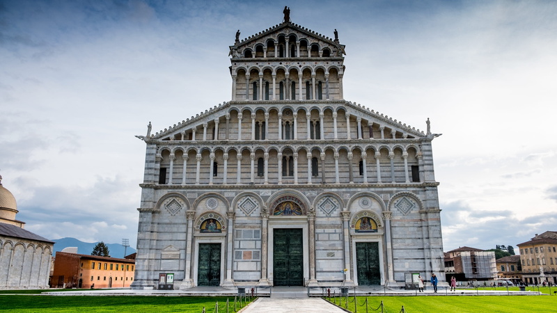 tourism, travel, church, piazza dei miracoli, low angle view, culture, outdoors, italy, travel destinations, history, building exterior, no people, building