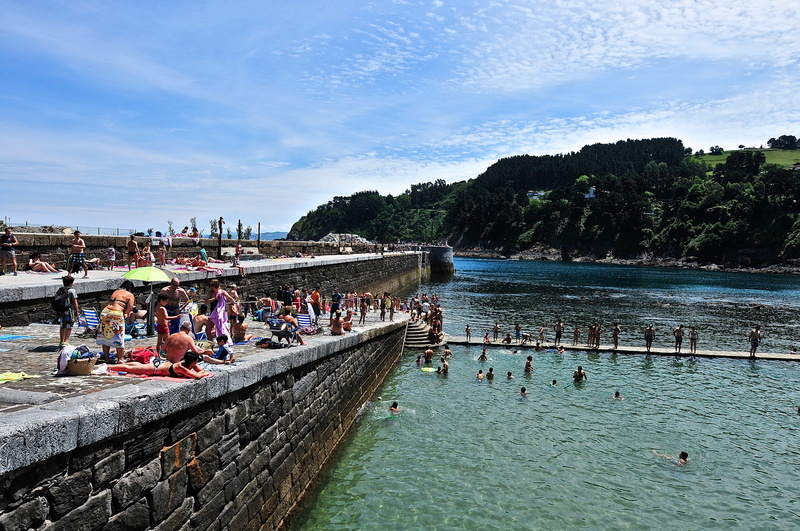 cantabrian sea, outdoors, men, bay of biscay, tourism, large group of people, beach, basque country, women, charm, port, spring, adult, sky, lifestyles