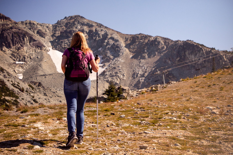 standing, mountain range, casual clothing, hairstyle, real people, adult, woman, sky, outdoors, leisure, backpacker, walking, field, beauty in nature, full length