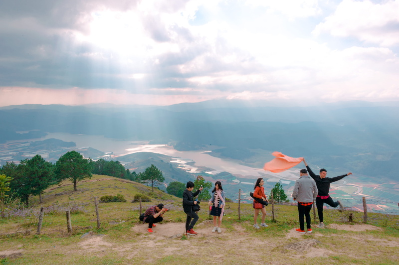 scenics - nature, leisure, sky, group, taking, leisure activity, friends, nature, people, non-urban scene, photos, adult, mountain range, daylight, outdoors