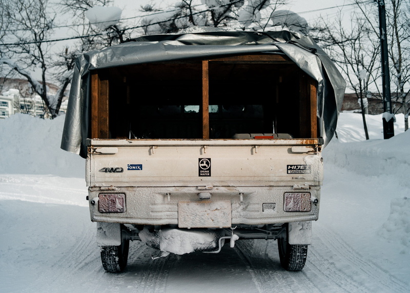 mode of transportation, plant, vehicle, 4K, skiing, nature, hokkaido, covering, outdoors, building exterior, day, 4wd, built structure, hijet, transportation