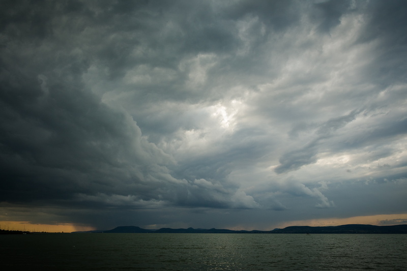 landscape, skies, blue, overcast, cloudy, clouds, nature, ominous, grim, storm, the gathering storm, mood, white, lake balaton, storm cloud, summer, beauty in nature